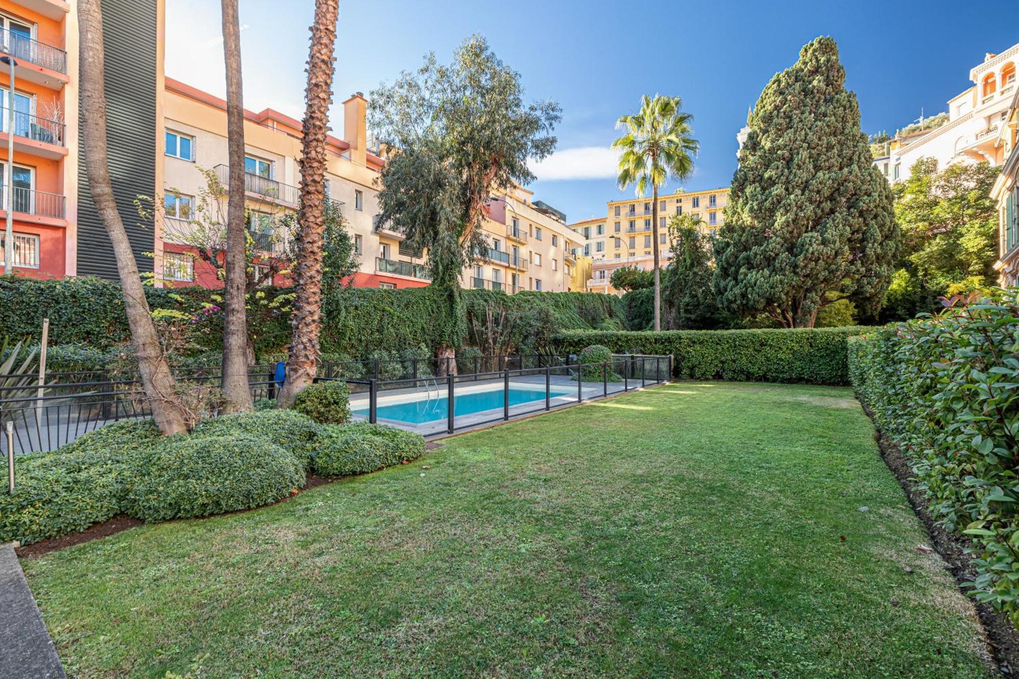 Intercontinental Superbe appartement avec piscine Mentone Esterno foto