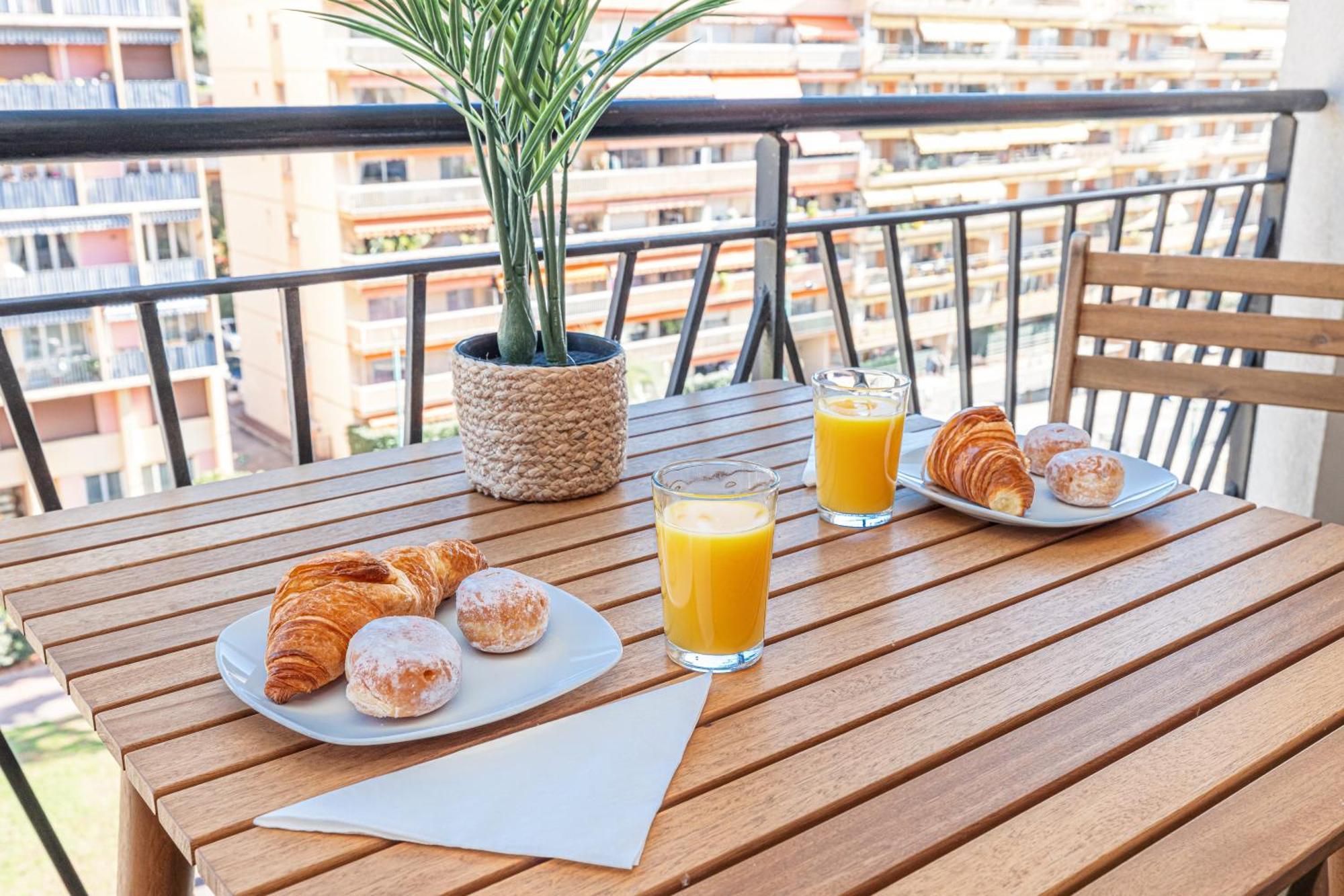 Intercontinental Superbe appartement avec piscine Mentone Esterno foto