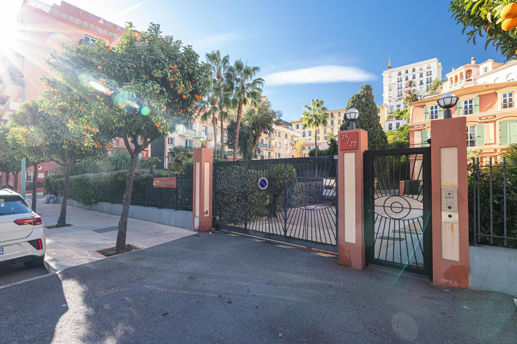 Intercontinental Superbe appartement avec piscine Mentone Esterno foto